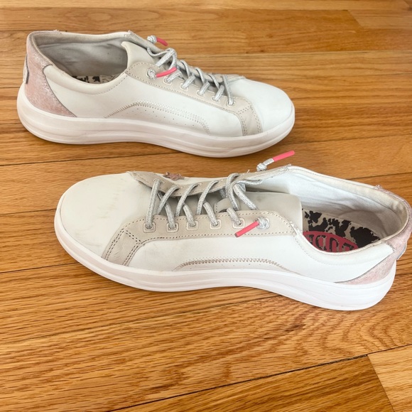 Hey Dude Karina Metallic Star White Shoes Size 8 - Picture 6 of 9